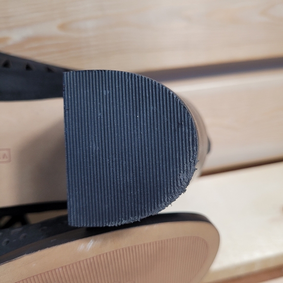 Vince Camuto Black heeled sandals women's size 8.5M - Picture 9 of 9